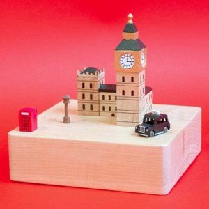“WOODERFUL LIFE” LONDON GO ROUND MUSIC BOX BIG BEN WESTMINSTER ABBEY=NEW IN BOX
